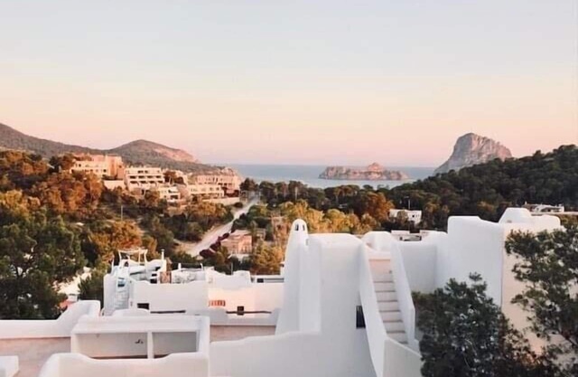 BEAUTIFUL COTTAGE WITH SEA VIEW ON ES VEDRA.
