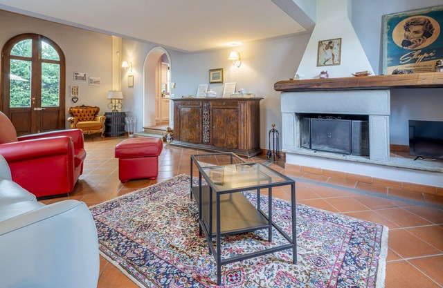 Beautiful private villa for 6 people with A/C, WIFI, TV, pets allowed and parking
