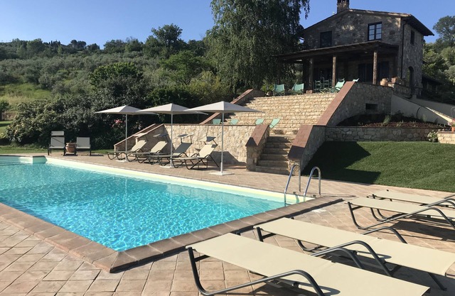 Beautifully renovated farmhouse in Umbria, pool, stunning views, sleeps 10-12