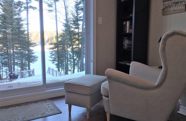 Beautiful lake front cottage located in St-Adolphe-D'Howard on Lake Garry.