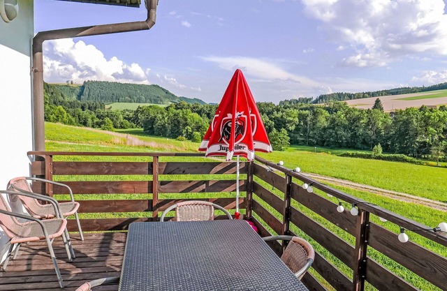 Beautiful private villa with WIFI, pool, TV, patio, pets allowed, panoramic view and parking