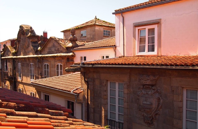 Beautiful Apt by the Cathedral, in the Heart of the Old Town for up to 10 people