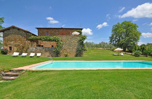 Beautiful apartment for 2 guests with WIFI, A/C, pool, pets allowed, panoramic view and parking