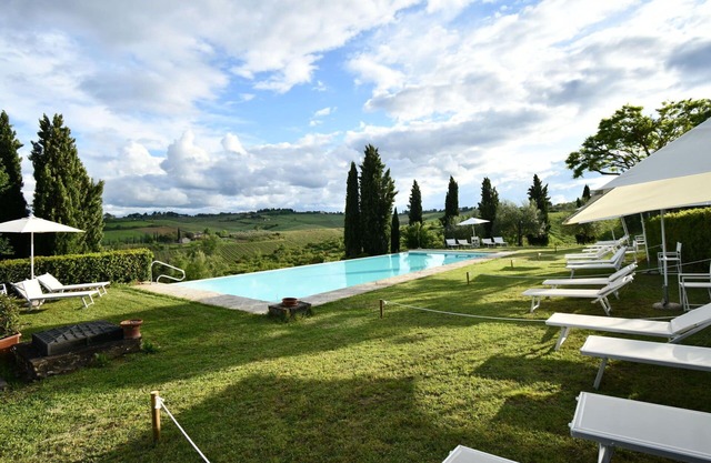 Beautiful apartment for 5 guests with A/C, pool, WIFI, TV, pets allowed and parking, close to Si.