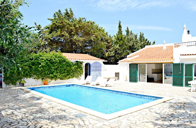 Beautiful Spacious Private Villa-Heated Pool-2.5 Acres-Air Con-Nr Golf & Beach