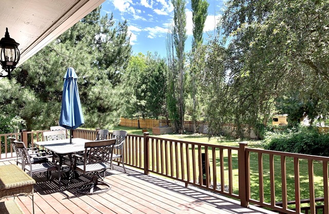 Beautiful 1 acre 5 bd in Eagle- hot tub & pingpong