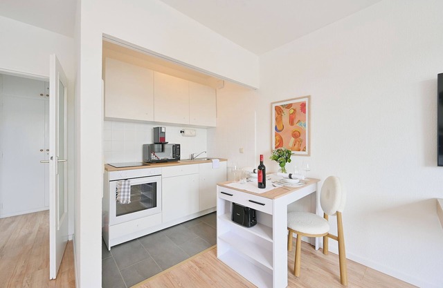 Beautiful 1-Bedroom apartment with fully Kitchen near University and Downtown