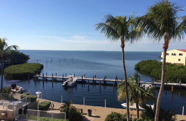 Beautiful 1 bedroom apartment with a Phenomenal direct bay view 312