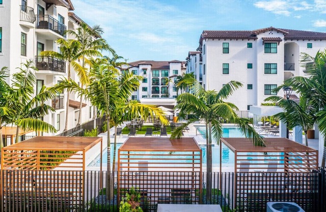 Beautiful 1 bedroom apartment with balcony and resort style pool,gym & parking