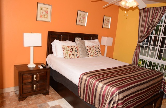 Beautiful 1 BR Beach View Apartment, Gated, Serene.