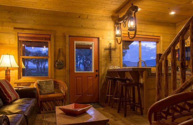 Beautiful 1 BR "Barn" Cabin - Perfect for Small Families
