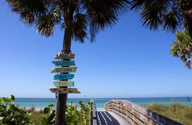 Beautiful 1 Bedroom apartment with pool-walk to beach - Unit #1