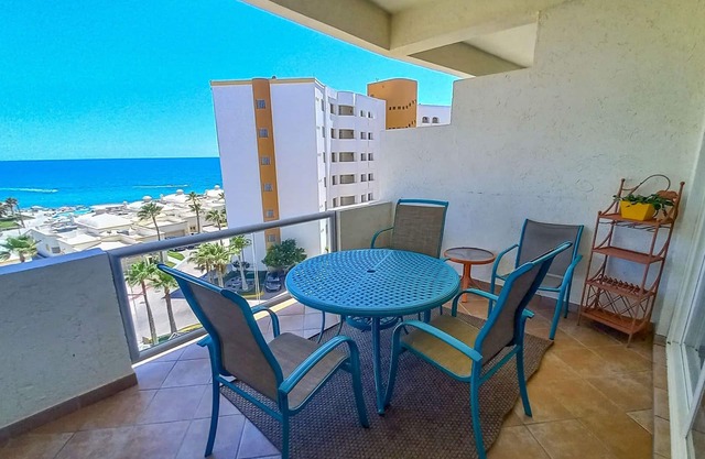 Beautiful 1½ Bedroom Condo on the Sea of Cortez at Las Palmas Resort BN-503A