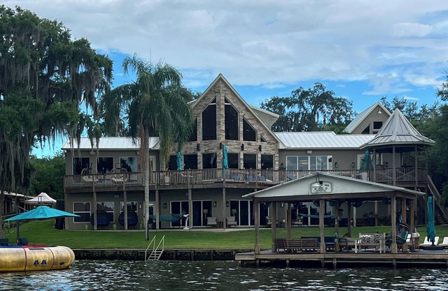 Beautiful 11 Bedroom 7 Baths INCLUDING Separate Studio on Lake June