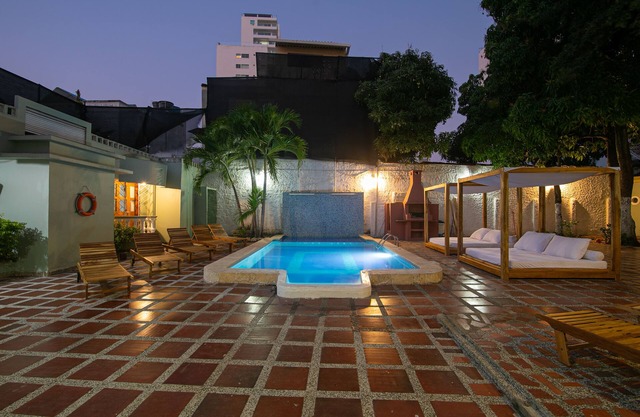 Beautiful 11 Bedroom Mansion Near the Old City