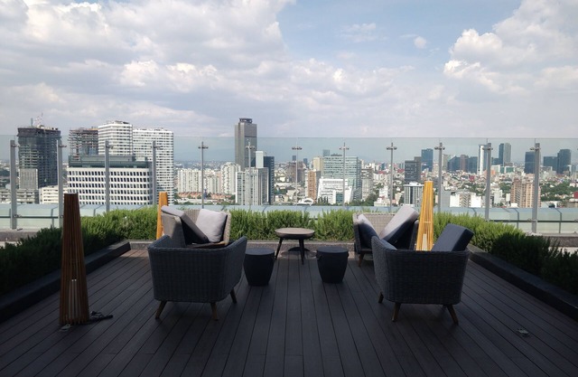 Beautiful 1BR apartment, amazing views from the balcony.