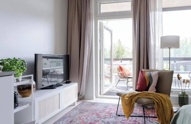 Beautiful 1MH + large balcony + parking