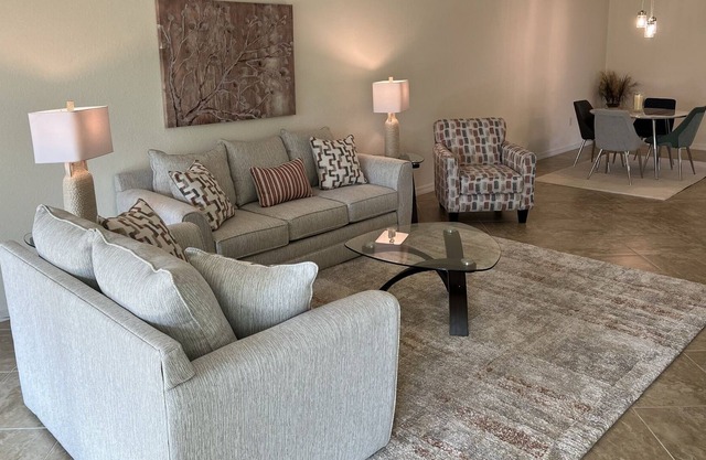 Beautiful 2 bed/ 2 bath in the gated community of Gran Paradiso
