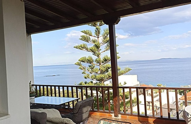 Beautiful 2-Bed House in Saronida