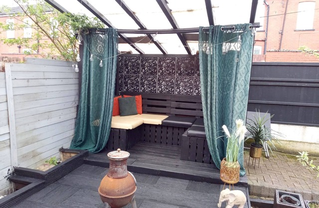 Beautiful 2-bed House in Bolton With Free Parking