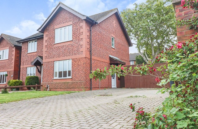 Beautiful 2 Bed Semi Detached House, Cleethorpes - Holidays or Contractors