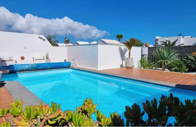 Beautiful 2 bed villa with private pool in Parque Del Rey close to harbour