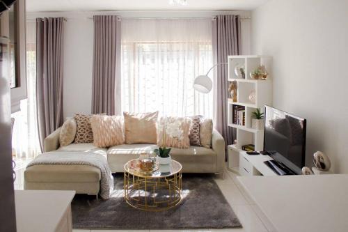 Beautiful 2 bedroom Apartment near Monte Casino