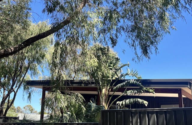 Beautiful 2 bedroom private cottage 3 minute walk to Dunsborough town.