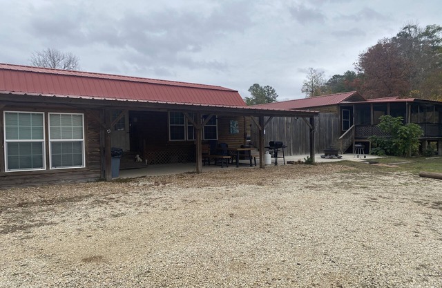 Beautiful 2 Bedroom Cabin with a lake view.
