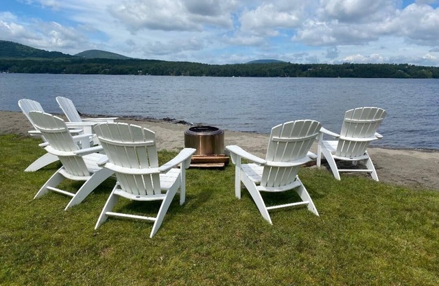 Beautiful 2-Bedroom Cottage on Gorgeous Lake Willoughby