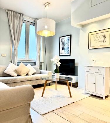 Beautiful 2 bedroom familiar luxury apartment