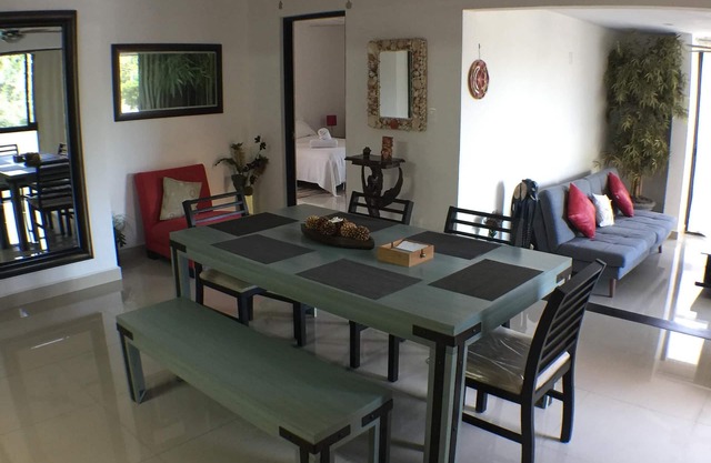 Beautiful 2 Bedroom Flat. Conveniently Located!