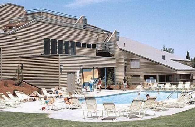 Beautiful 2 bedroom unit at resort, sleeps 6