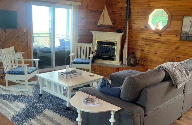 Beautiful 2 br, 1 bath, 3.5 star Oceanfront cottage in Point Prim , PEI