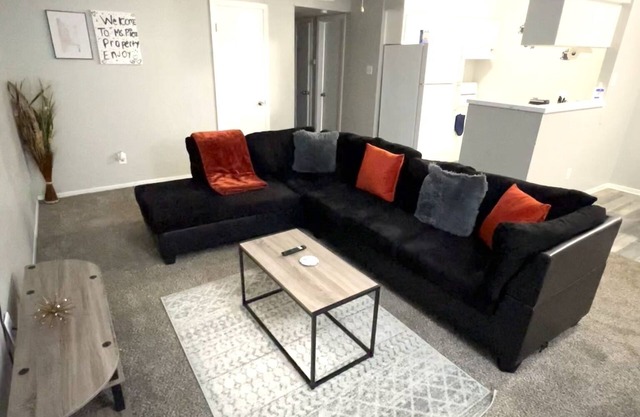 Beautiful 2 BR 5 Mins Away From The NASA