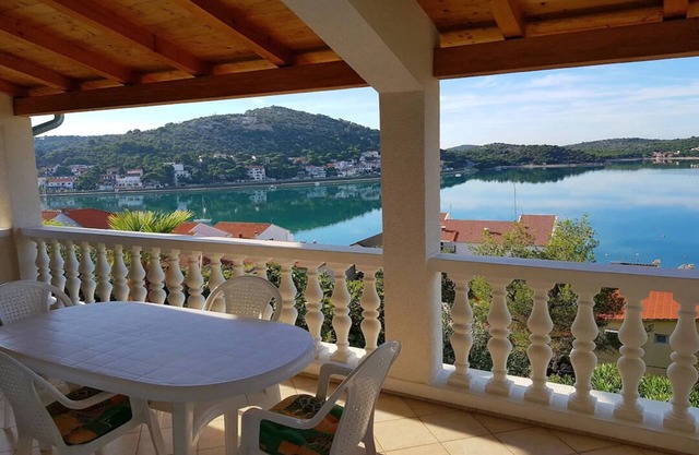 Beautiful 2 room apartment with sea view