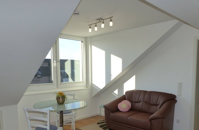 Beautiful 2-room attic apartment centrally on the park with a lake.