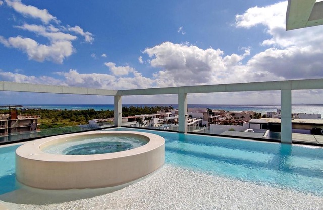 Beautiful 2 Story Loft Near The Beach