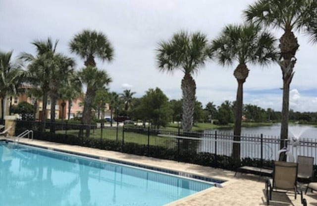Beautiful 2 story Townhome with view of lake. Minutes from beach
