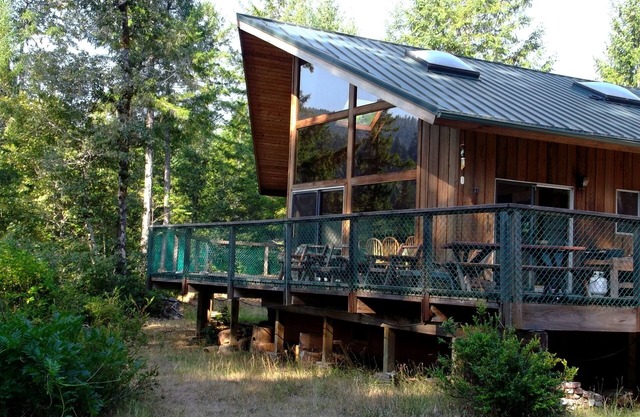 Beautiful 2 story house on Smith River- Private Beach, Trails,& More!