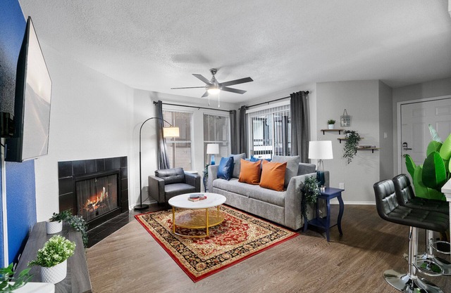 Beautiful 2BD/1BA in University Hills 3406