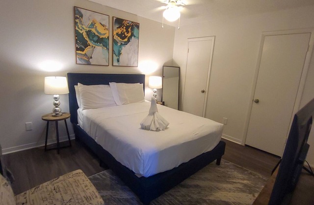 Beautiful 2bd/2ba 5 Mins to UT 6892