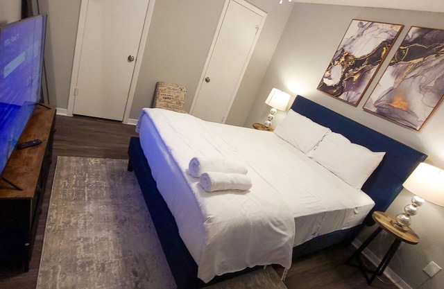 Beautiful 2bd/2ba 5 Mins to UT 3656