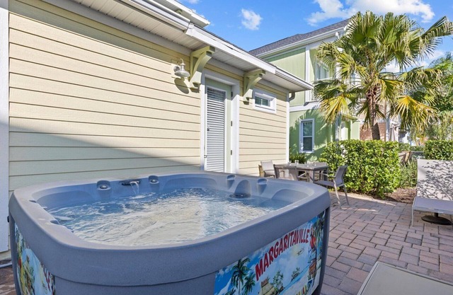 Beautiful 2BD Cottage w/spa near Disney Theme Parks