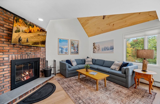 Beautiful 2BR/2BA Fall Line Condo w/Mountain Views, Pool, Hot Tub, Sauna, Shuttle. G6B