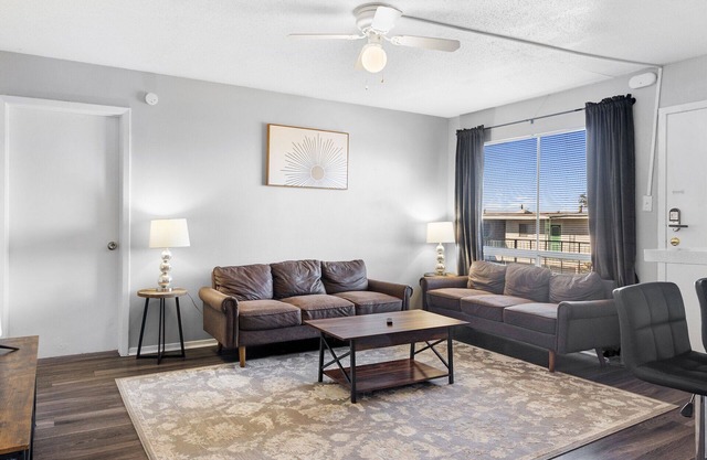 Beautiful 2BR/2BA in Hydepark 3912
