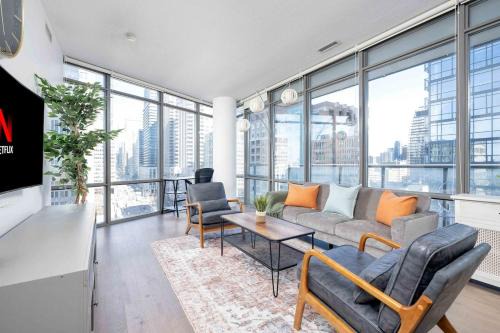 Beautiful 2BR 2BA w 4 Beds Near Yorkville Bloor