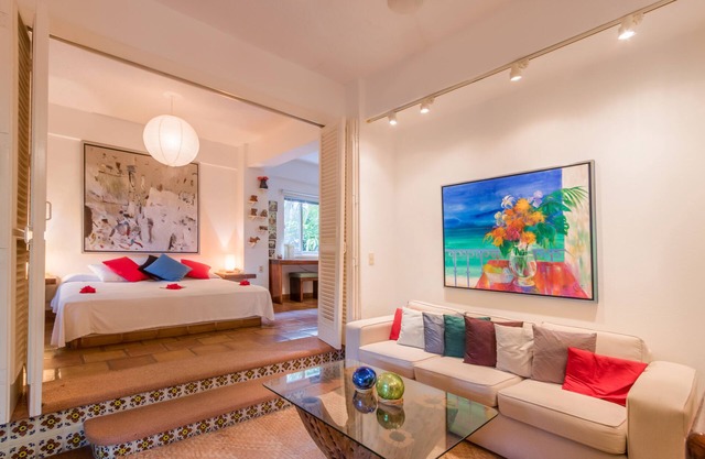 Beautiful 2BR Ap. Exuberant Vegetation, with direct access to the beach