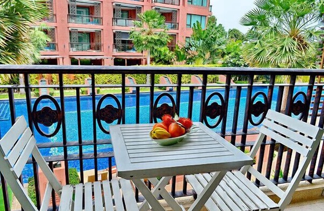 Beautiful 2Br pool view 041