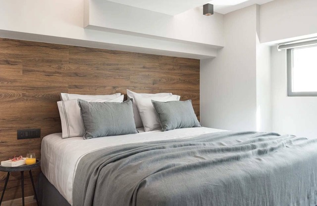 Beautiful 2BR Suite by Acropoli Metro Station